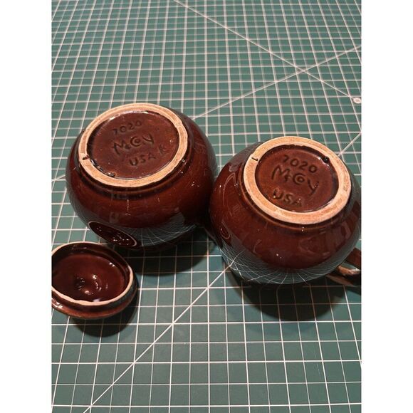 Vintage McCoy USA Creamer & Sugar Set - Picture 3 of 3